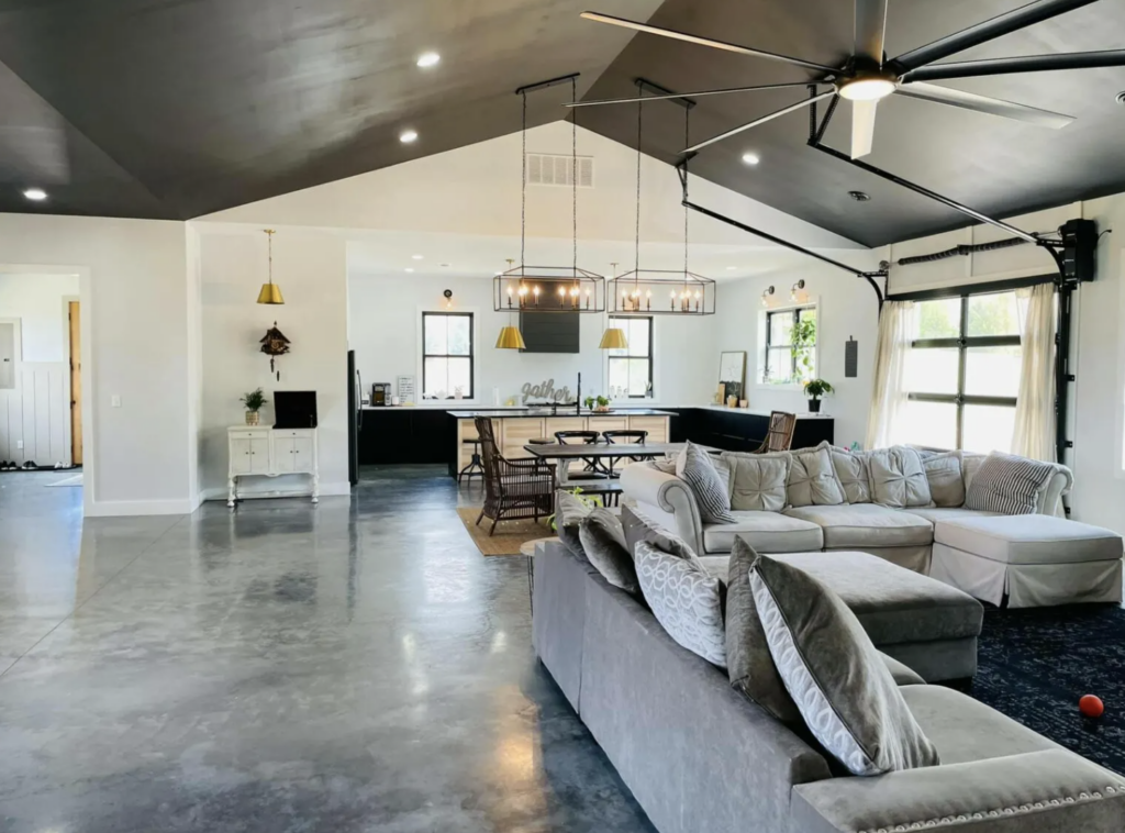 6 Beautiful Barndominium Living Room Ideas